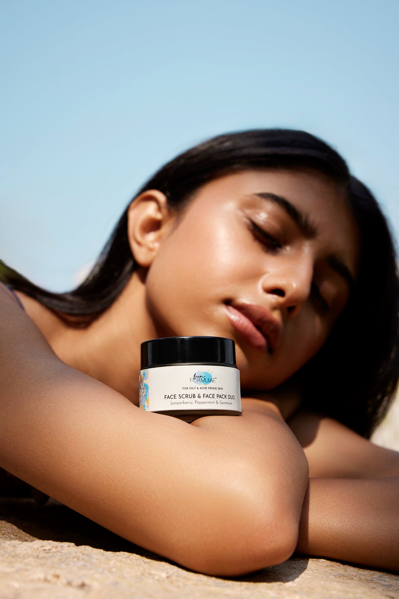 CLARIFYING RESTORATIVE GLOW BOOSTING FACE SCRUB N PACK DUO